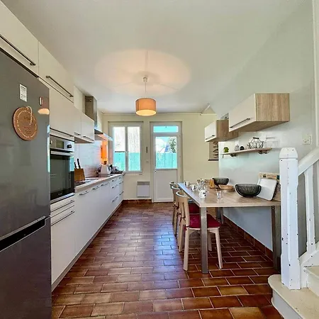 Maison 4 Pieces Confort Avec Jardin Et Terrasse Pres De La Et Des Commerces - Fr-1-377-31 *