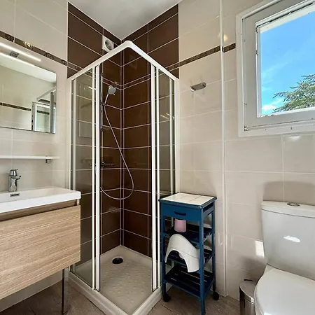 Maison 4 Pieces Confort Avec Jardin Et Terrasse Pres De La Et Des Commerces - Fr-1-377-31 بيت للعطل *