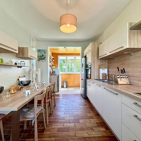 Maison 4 Pieces Confort Avec Jardin Et Terrasse Pres De La Et Des Commerces - Fr-1-377-31 *
